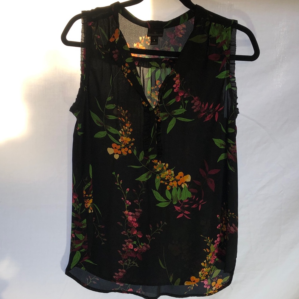 Like New Floral Sleeveless Black V-Neck Top, Women’s Size Small